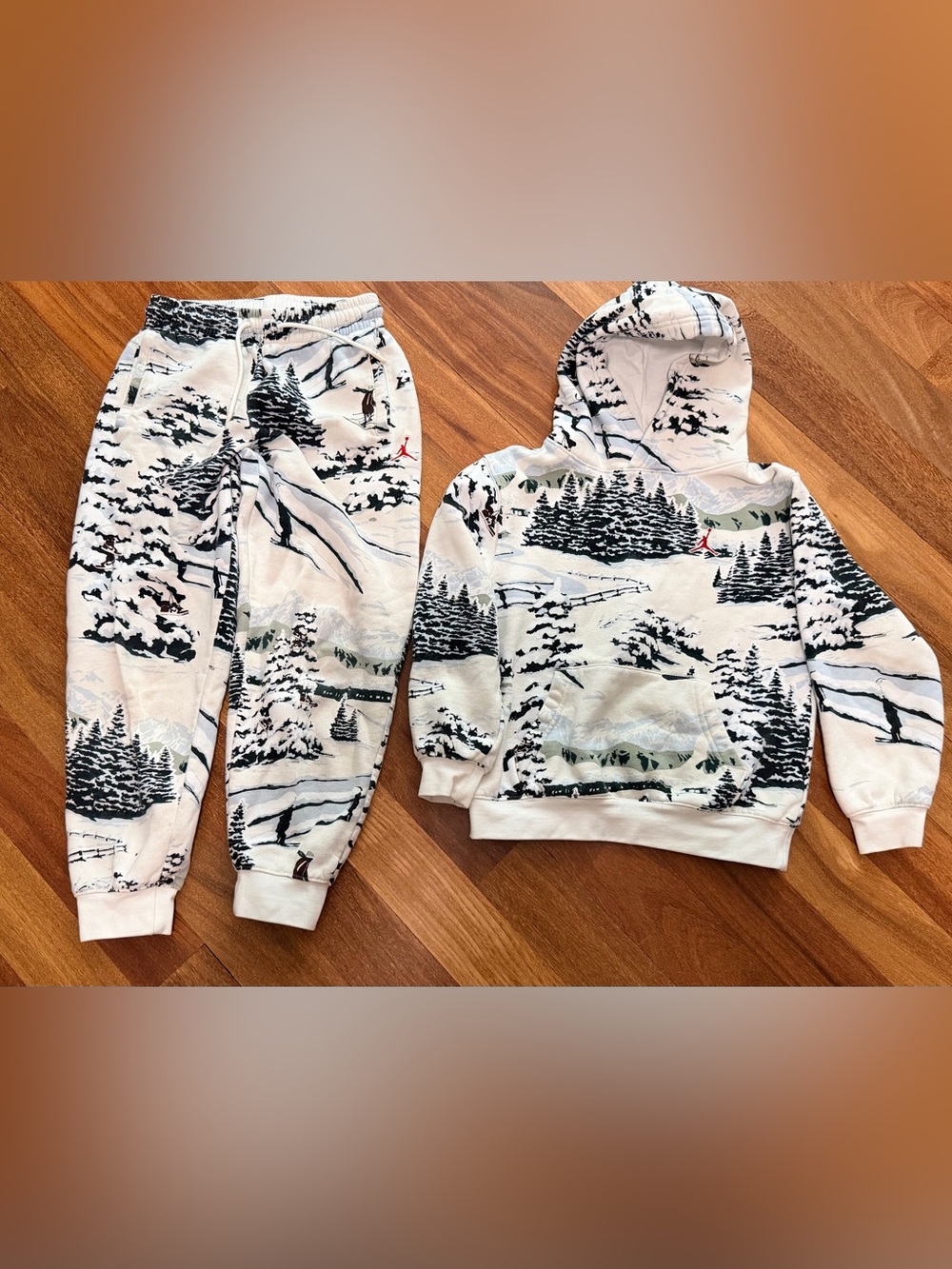 Jordan Brooklyn Kids' White Winter Scene Holiday fleece set. Size Medium EUC
